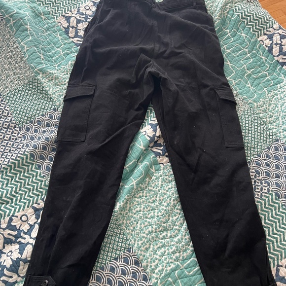 Aritzia Wilfred Free Black Modern Cargo Pants - Picture 3 of 5